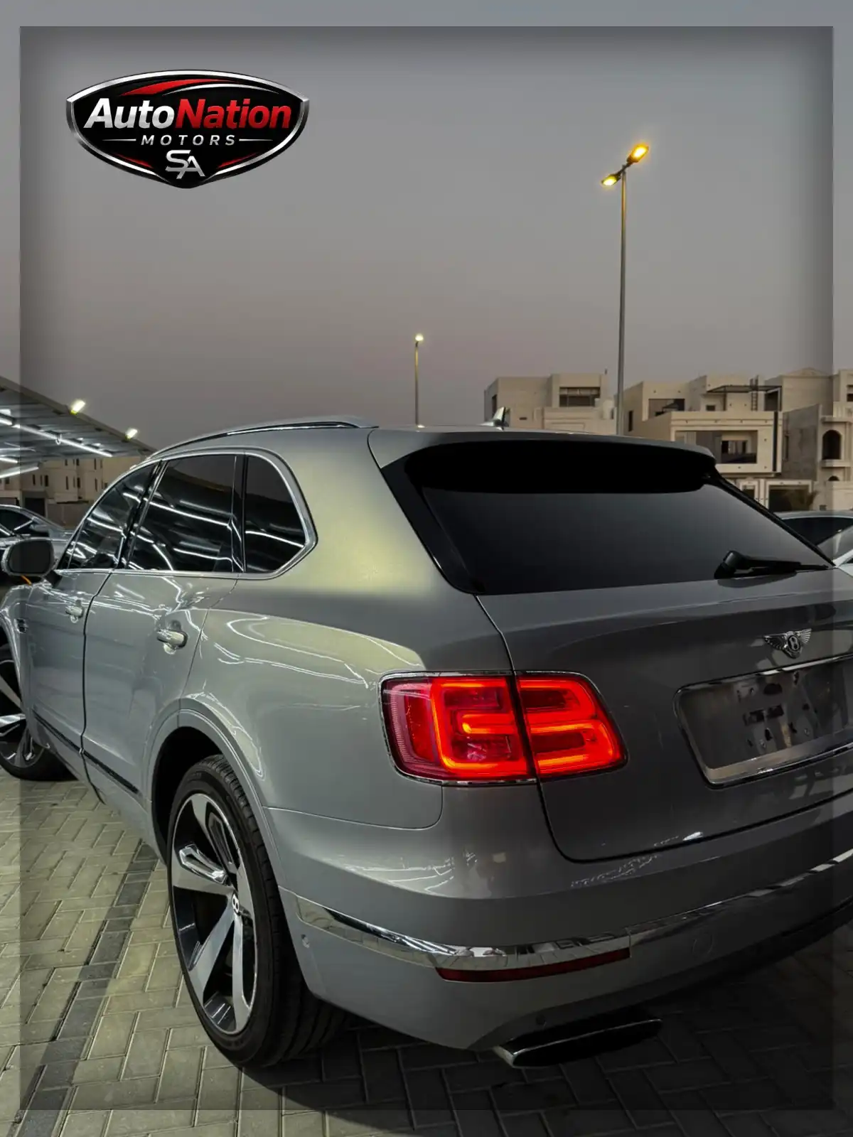 Bentley bentayga 6.0L 12cyl 2017 Silver 27000 MIL 280000AED 06